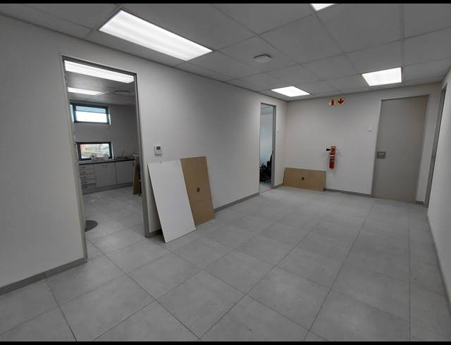 174M² OFFICE TO LET IN FOURWAYS